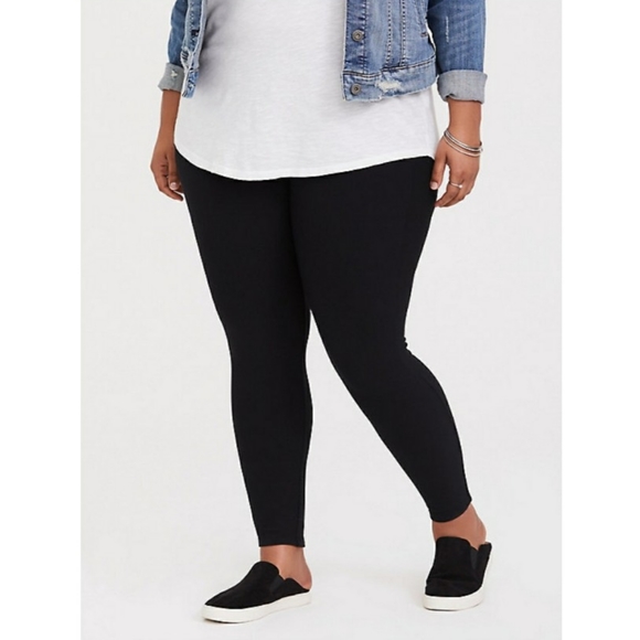 torrid Pants - Torrid Black PREMIUM FULL LENGTH LEGGING
Size 4X